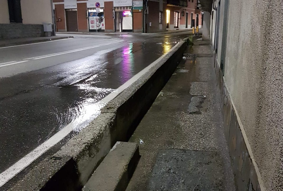 Perdita d’acqua a Chivasso, quartiere allagato LE FOTO