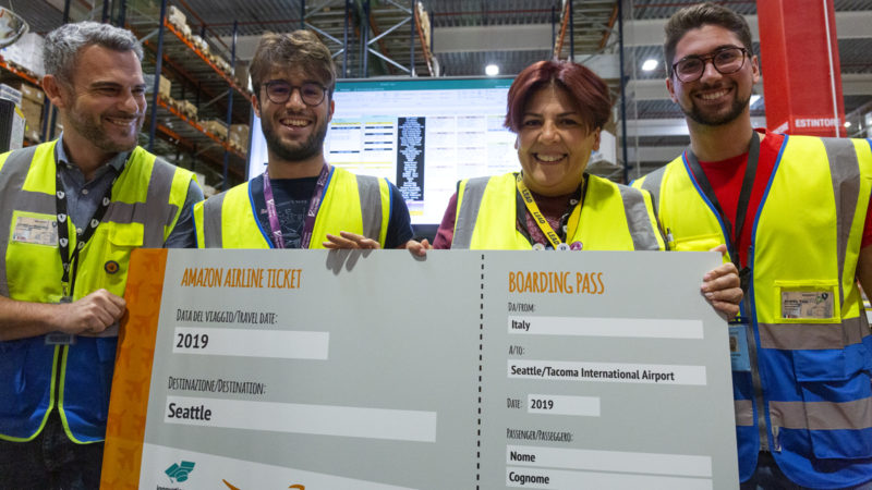 Amazon, premiati due dipendenti con un viaggio a Seattle