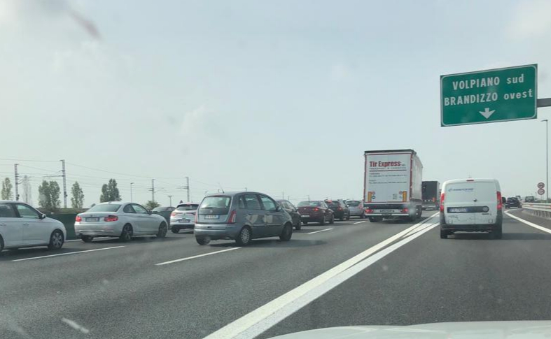 Incidente sulla A4 dopo l’uscita di Brandizzo