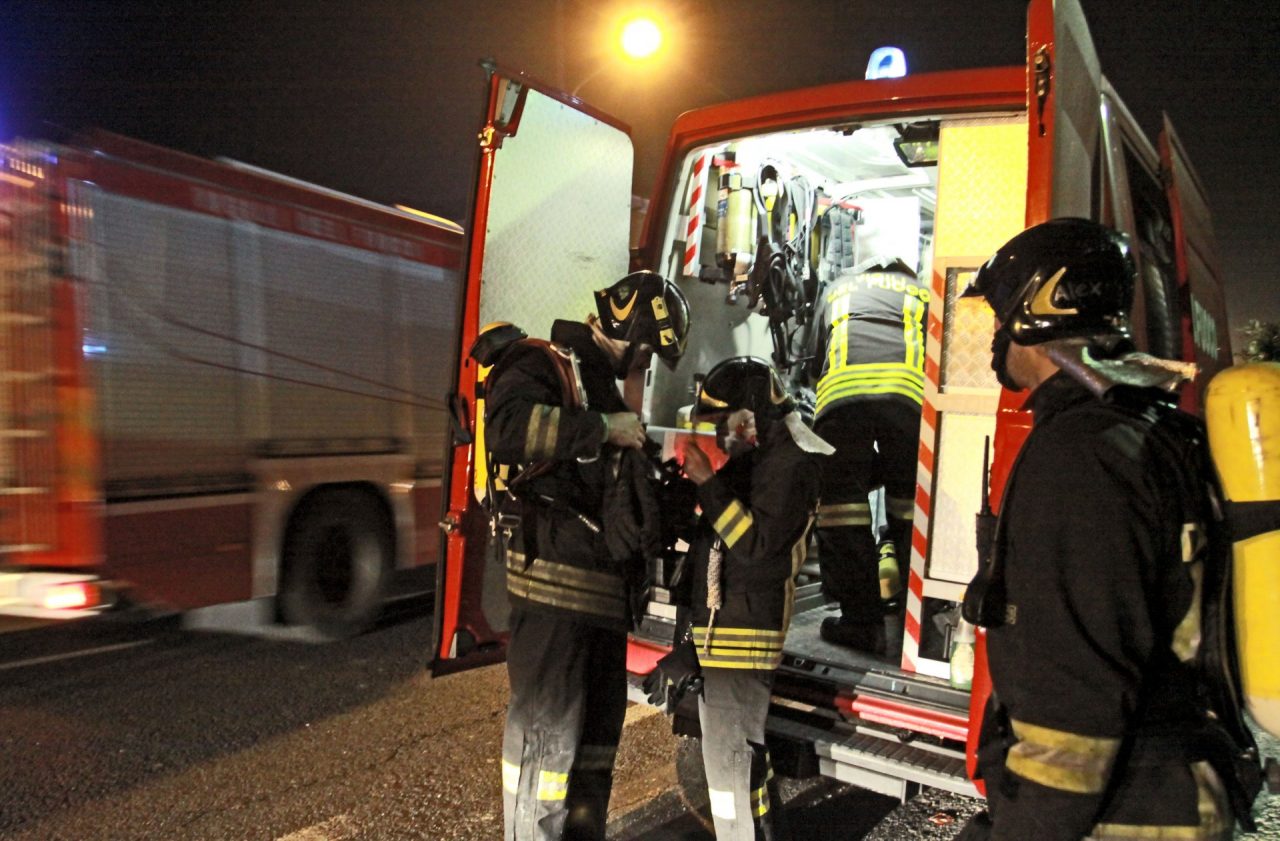 Incendio villetta nella notte, gravissimi marito e moglie
