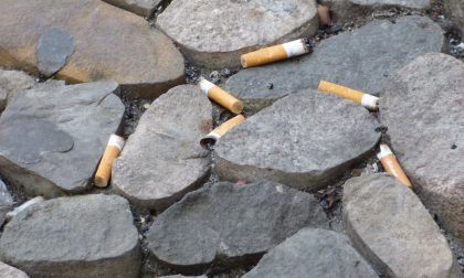 Dopo la pipì dei cani, multe a chi abbandona mozziconi di sigarette