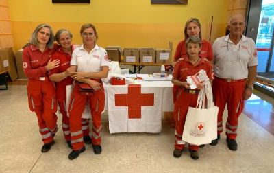 932 chili di alimenti raccolti dalla Croce Rossa
