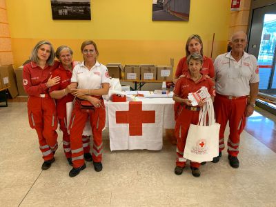 932 chili di alimenti raccolti dalla Croce Rossa
