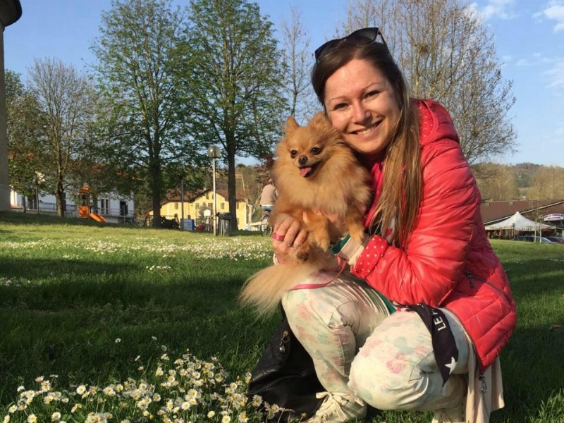 Insegnante di Cigliano: «Sto morendo,  voglio vivere per mia figlia»