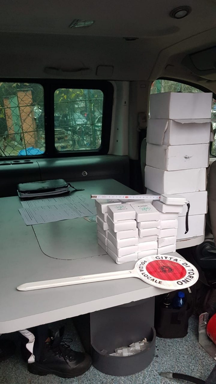 Libero scambio, controlli e sequestri della Polizia municipale