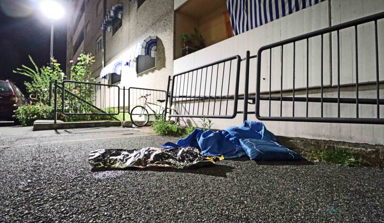 Cade dal secondo piano al Borgo Nuovo di Settimo