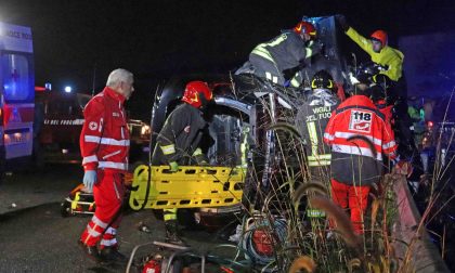 Grave incidente stradale, un'auto è finita nel canale LE FOTO