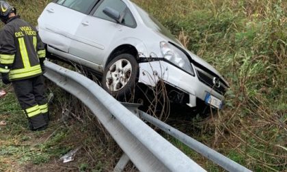 Auto fuori strada a Villareggia: un ferito