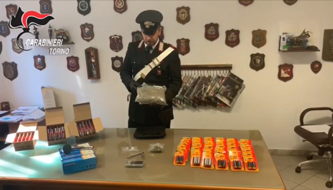 Appartamento trasformato in centro di smistamento e deposito di droga | VIDEO