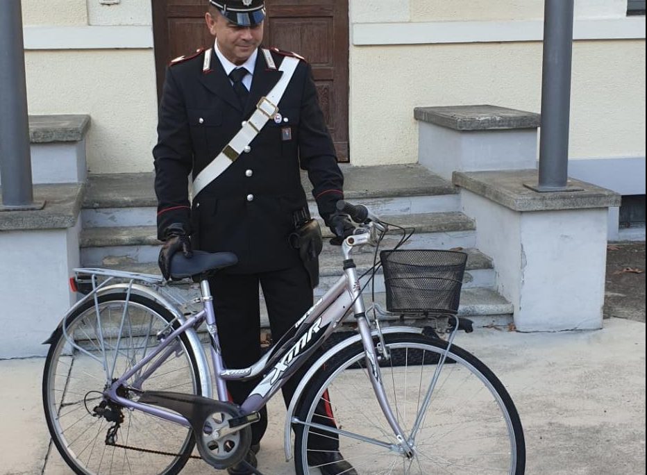 Rubano una bicicletta a Trino, denunciati