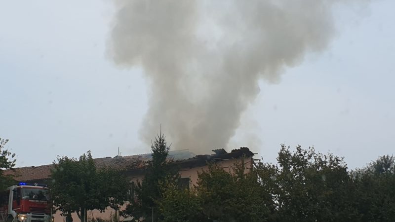 Fuga di gas, esplosione in cascina. Due feriti gravi