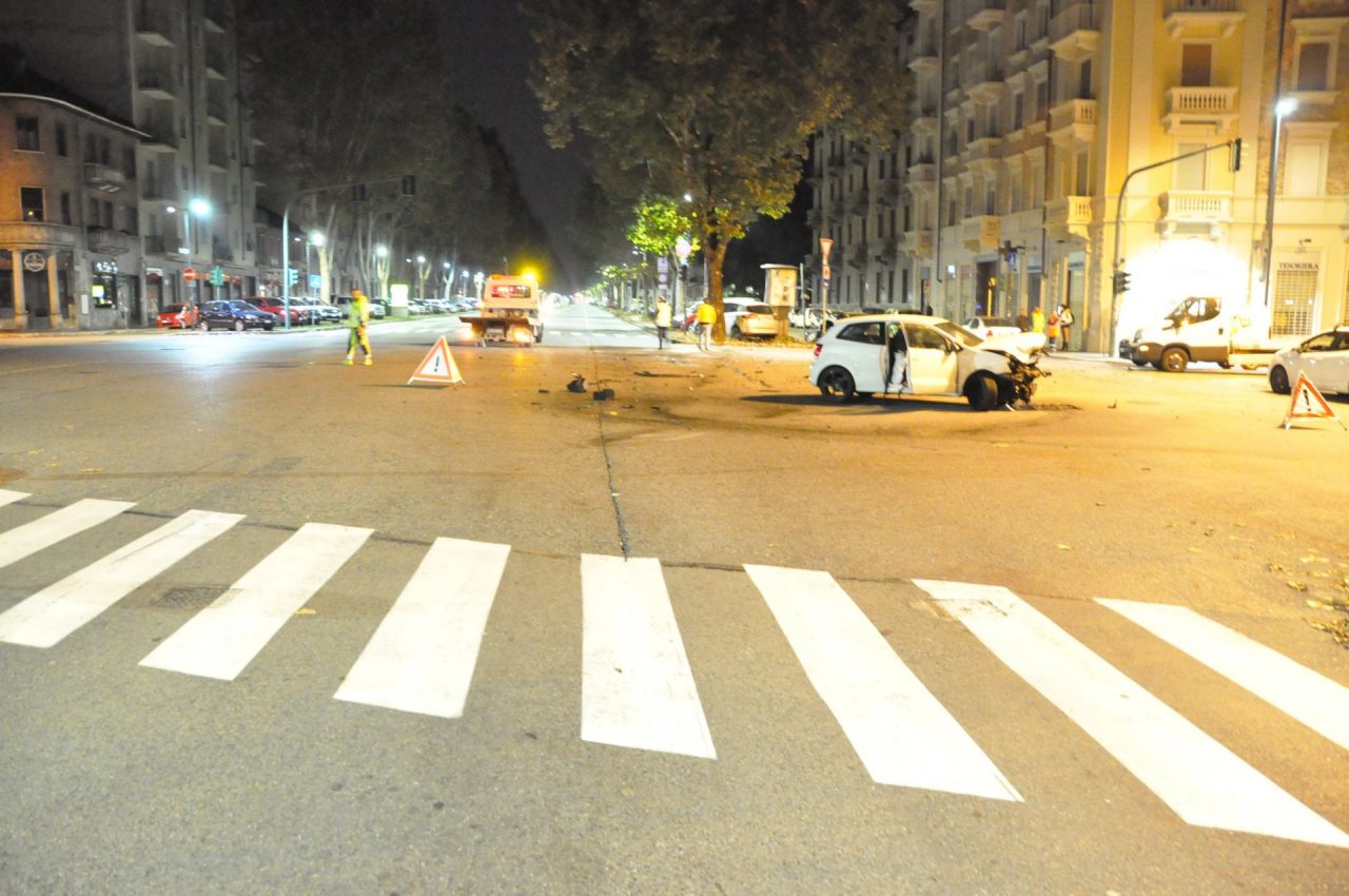 Scontro tra due auto, alla guida c’era un ubriaco LE FOTO