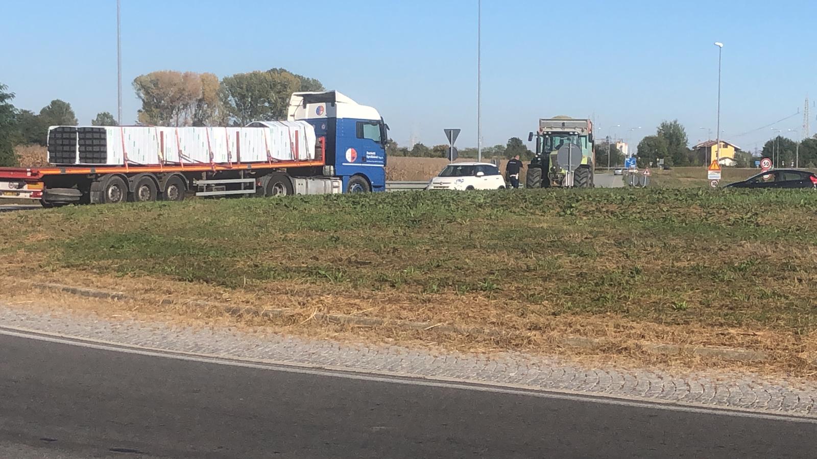 Camion Perde Il Carico Tra Chivasso E Caluso: Traffico In Tilt FOTO E ...