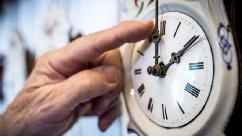 L’ora solare 2020 torna questa notte: si guadagna un’ora di sonno