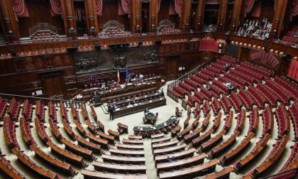 Parlamentari senza Green pass: anche per loro scatta il taglio dello stipendio (fino a 250 euro al giorno)