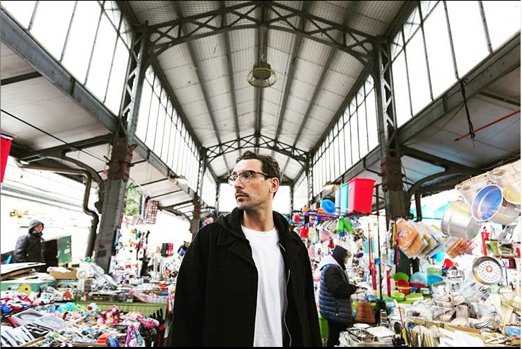 Willie Peyote, appena uscito l’ultimo album del celebre rapper torinese dai testi impegnati | VIDEO