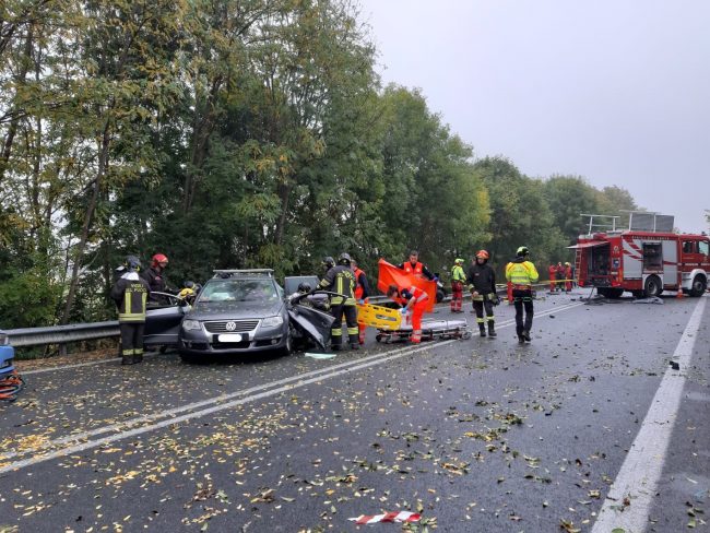 Incidente mortale sulla provinciale, le vittime avevano 23 e 52 anni