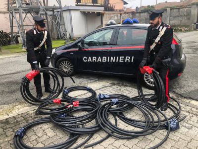 Tentavano di rubare l’oro rosso, due arrestati