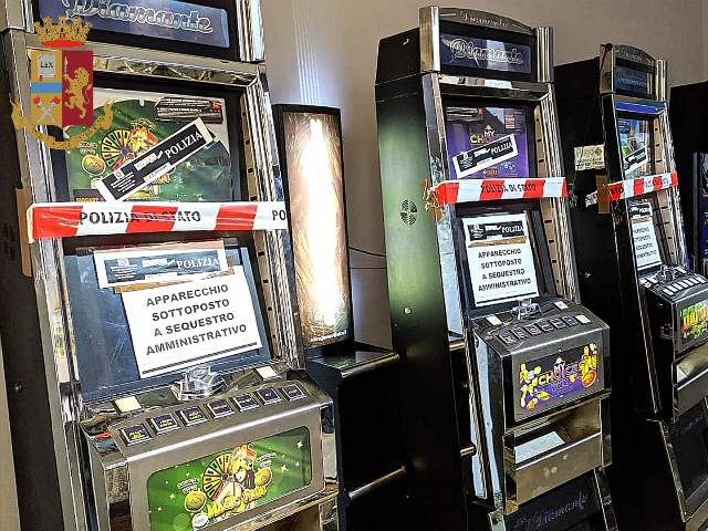 Slot illegali e scarse condizioni igieniche: maxi multe