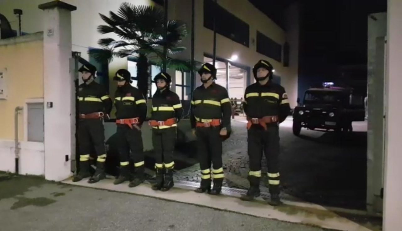 Vigili del fuoco morti: l’omaggio dei colleghi di Chivasso I VIDEO