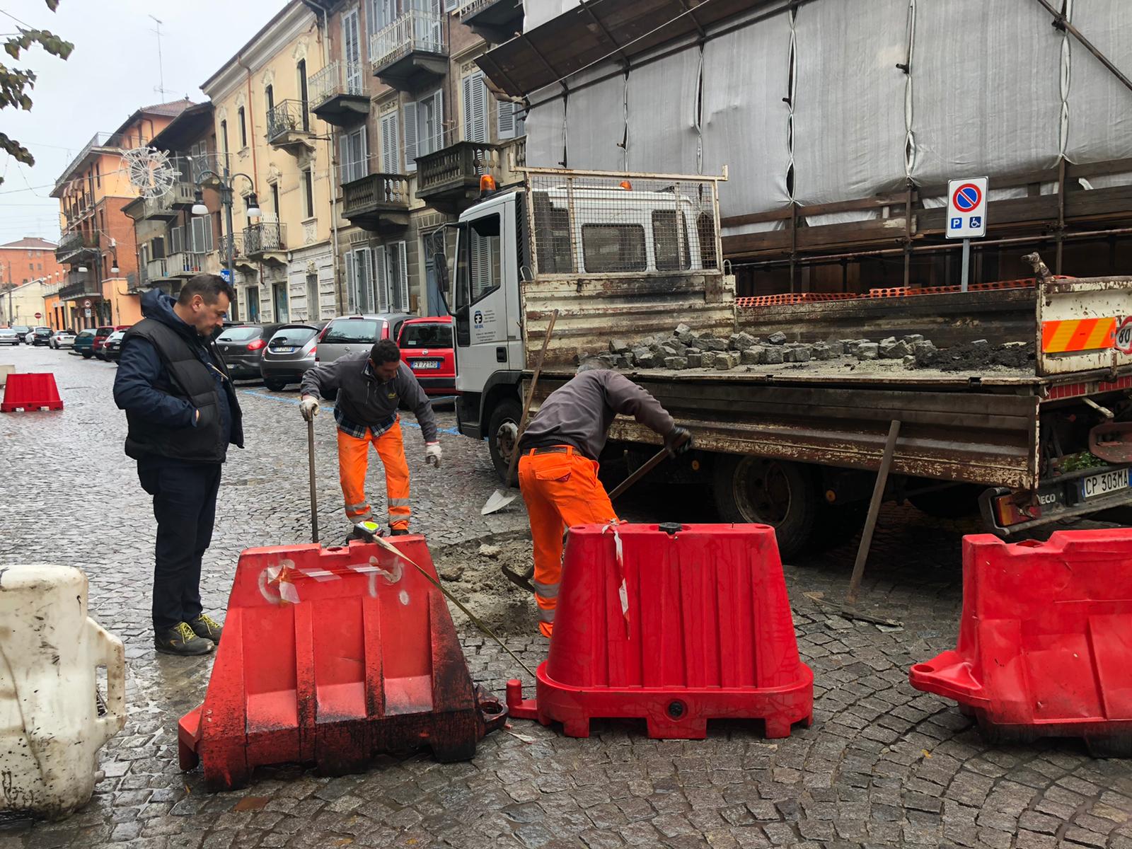 Cede la strada, chiusa via Roma a Chivasso