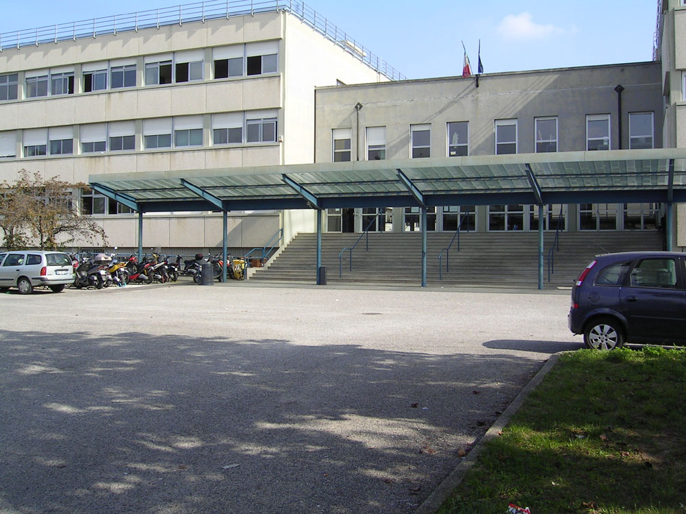Infiltrazioni d’acqua al liceo, presto i lavori