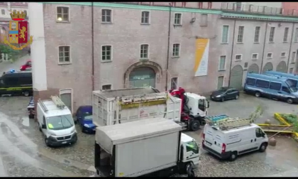 Sgomberata la Cavallerizza occupata, il blitz della Polizia - IL VIDEO