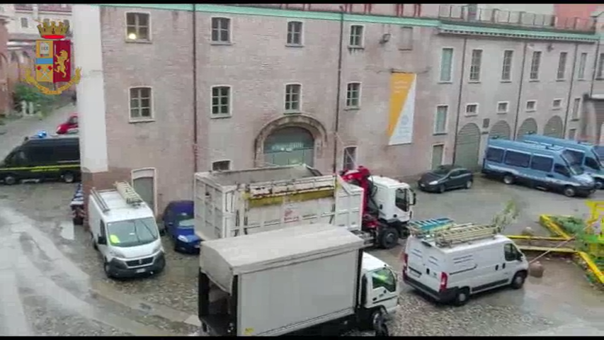 Sgomberata la Cavallerizza occupata, il blitz della Polizia – IL VIDEO