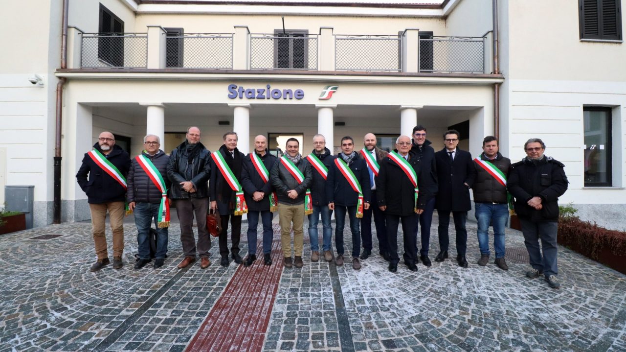 Canavesana: sindaci e istituzioni protestano alla stazione di Settimo