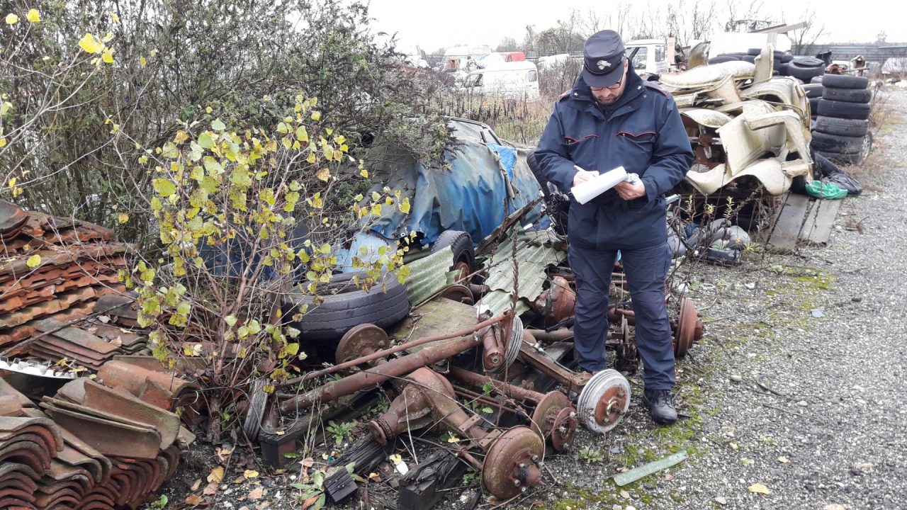 Blitz dei Carabinieri Forestali nell’ex deposito Aci di Verolengo