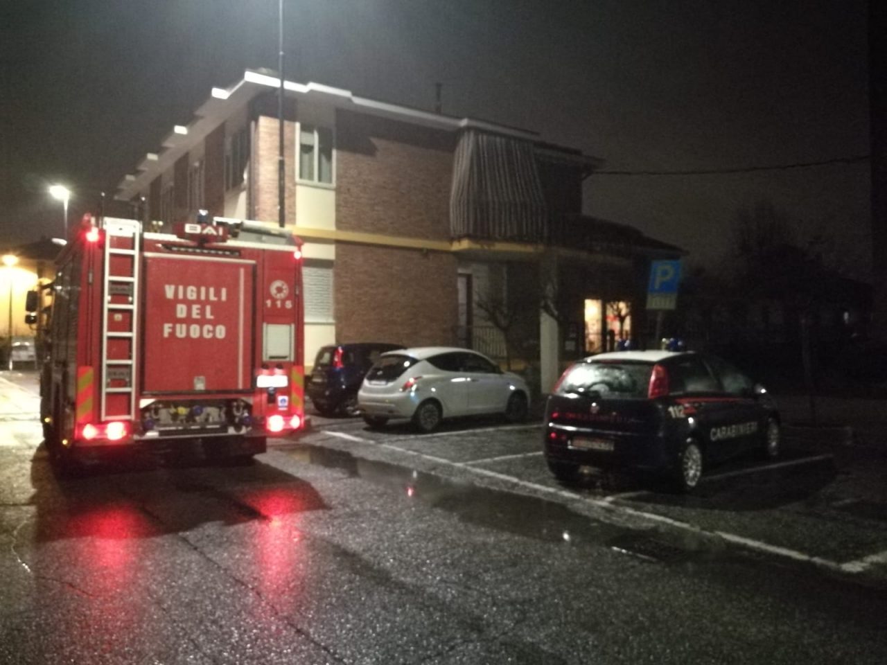San Mauro, crolla soffitto in chiesa: ferita un’anziana LE FOTO