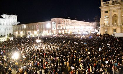 Sardine a Torino, più di 30 mila in piazza Castello FOTO