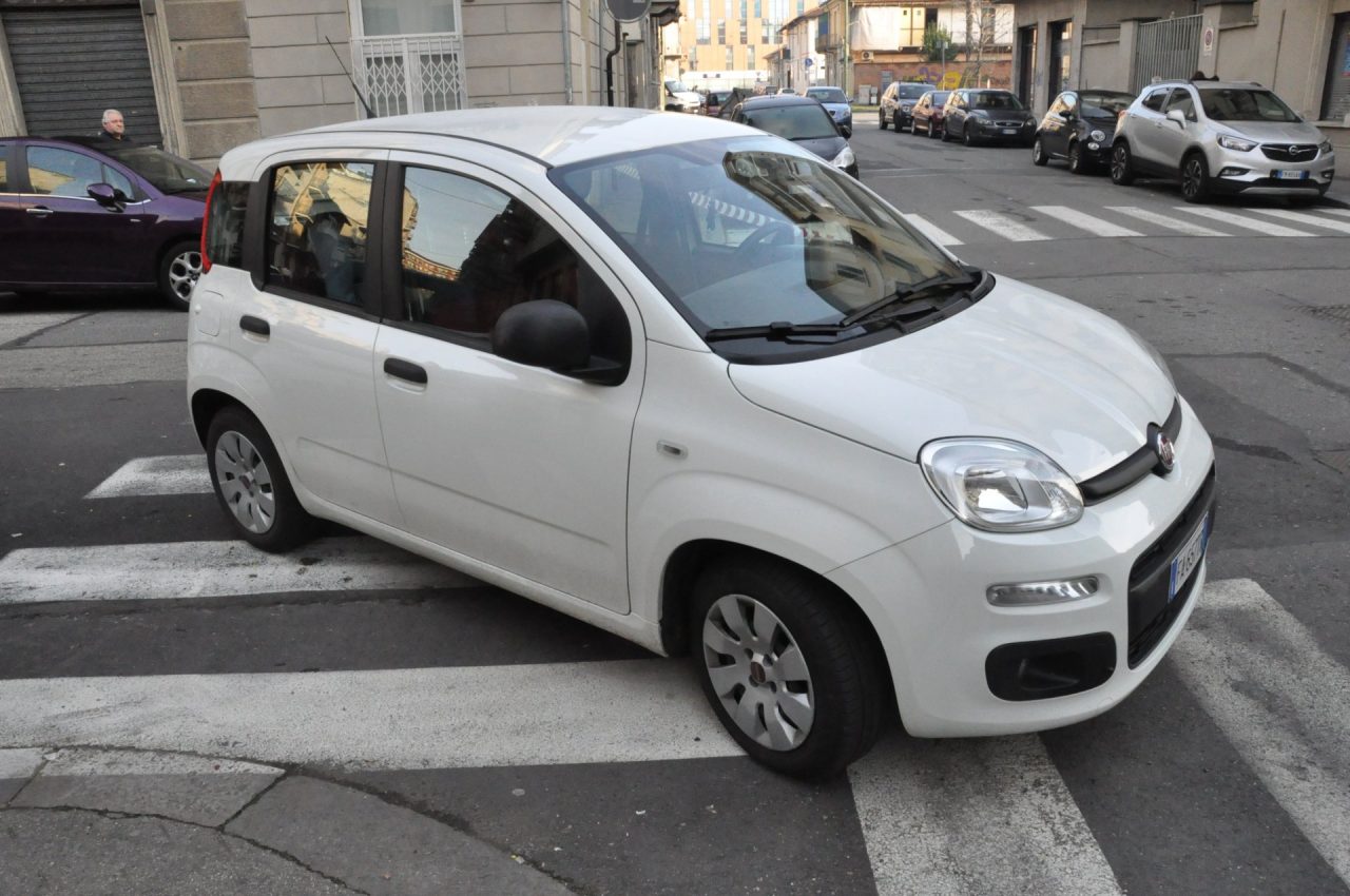 Donna investita da un’auto che stava facendo retromarcia E’ MORTA