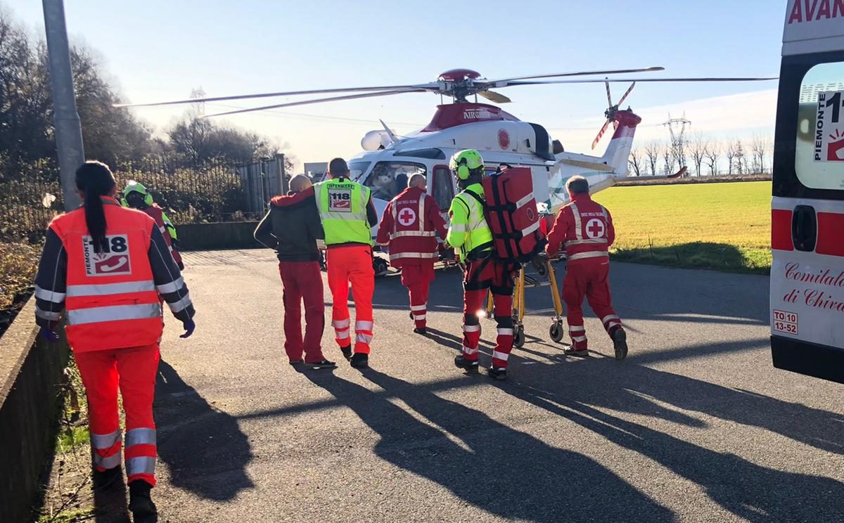 Artigiano cade da tre metri d’altezza, incidente sul lavoro a Rondissone VIDEO
