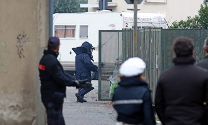 Allarme bomba vicino alle scuole di Settimo, indagini a 360 gradi