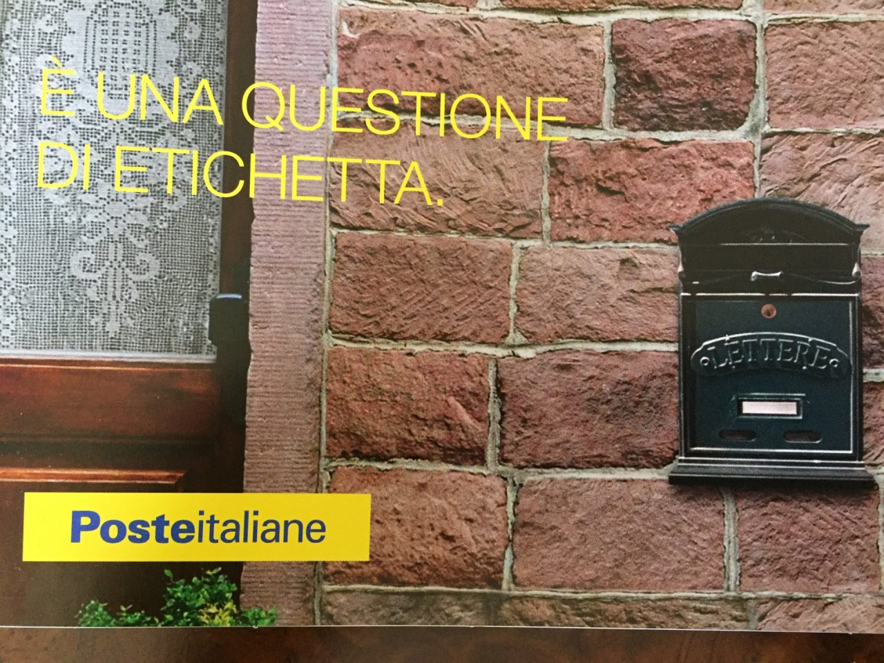 Poste Italiane, nuove etichette per le cassette e sui citofoni condominiali