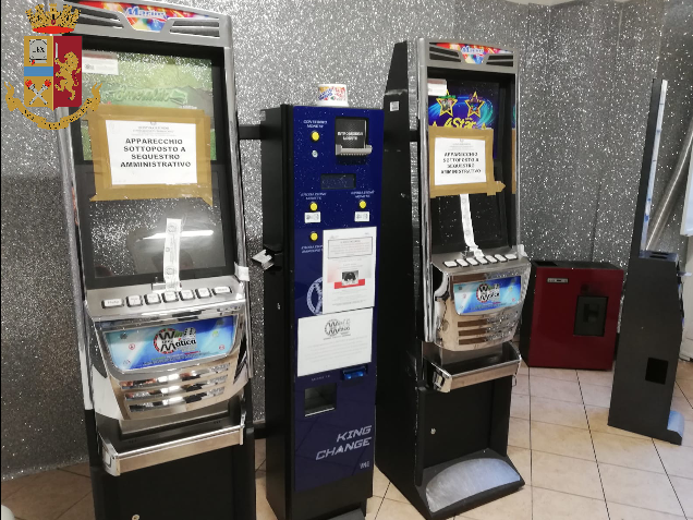 Nel bar c’erano due slot machine, multa da 7300 euro