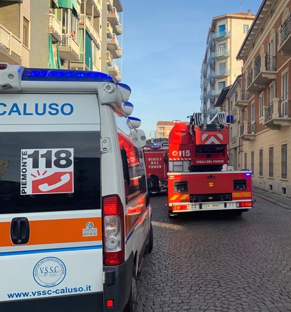 Chiamano i soccorsi perché da giorni non vedono la vicina di casa