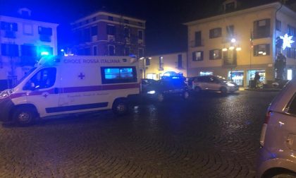 Uomo si sente male in piazza del Popolo a Chivasso