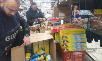 Fuochi d'artificio illegali, maxi sequestro della Finanza LE FOTO