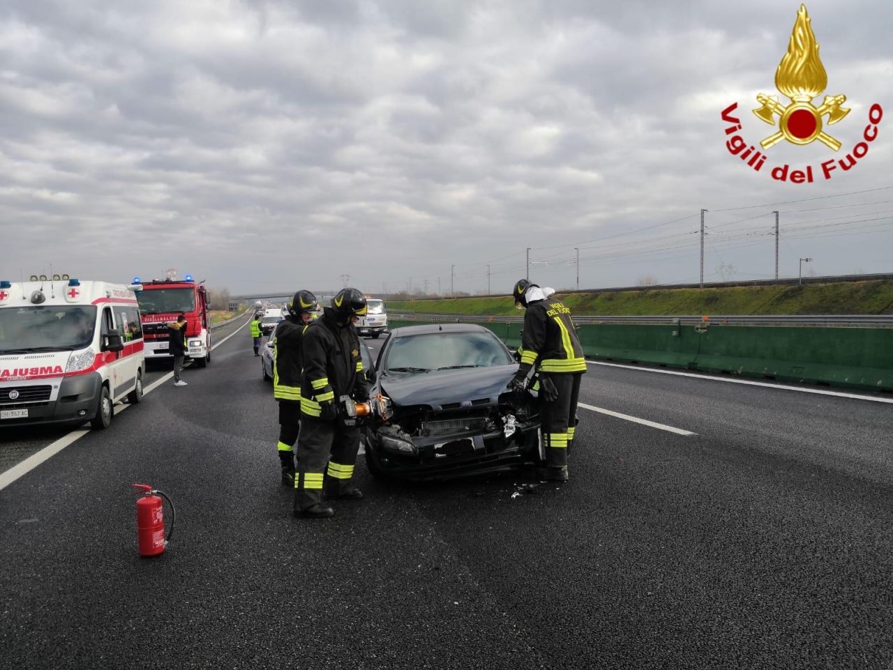 Auto finisce contro un new jersey sull’autostrada A4 Torino-Milano