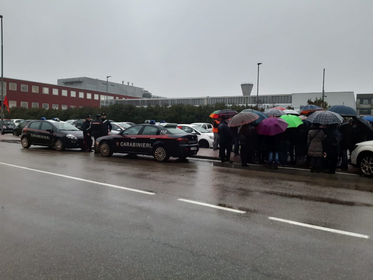 Crisi Martor, sciopero davanti ai cancelli dell’azienda di Brandizzo FOTO E VIDEO