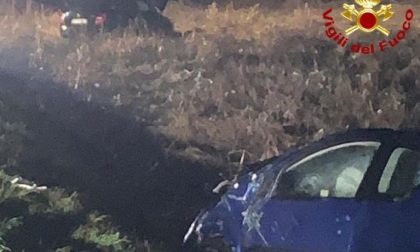Auto fuori strada dopo l'incidente a Crescentino