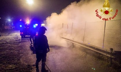 Cassonetti a fuochi sull'autostrada A4 Torino-Milano