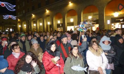 Sardine a Vercelli: in centinaia per un’altra Italia