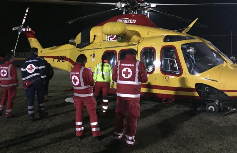 Ragazzo cade nel campetto da calcetto di Torrazza, grave al Cto