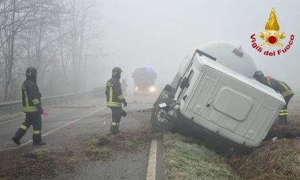 Si ribalta autocisterna di Gpl: operazioni in corso e strada chiusa