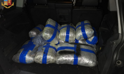 Operazione antidroga, nel bagaglio di un’auto trovati 26 chili di marjiuana