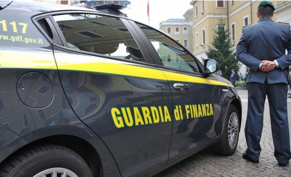 Falsi finanzieri svuotano la casa di un professionista