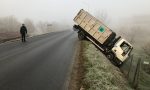 Camion fuori strada sulla provinciale 590